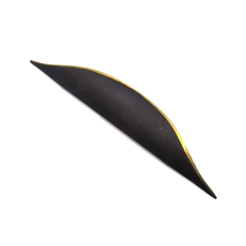 دستگیره کابینت دو پیچ مشکی طلایی طرح موج طول 17 سانتی‌متر